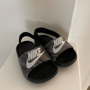 Nike baby slides 7-12 months